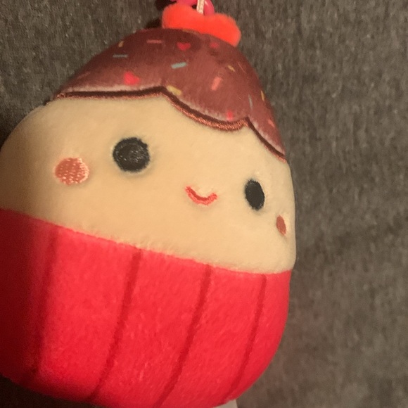 Elpha the cupcake squishmallow clip NWT - Picture 4 of 4